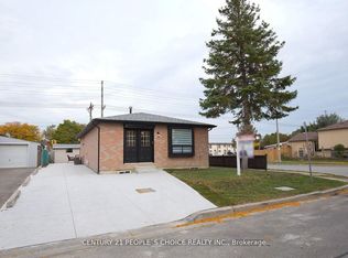 2 Betteridge Ln W, Toronto, ON M9V4E8