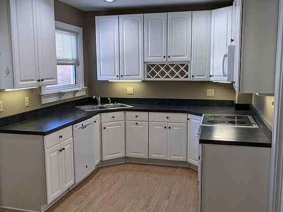 5th image of 400 W Main St
