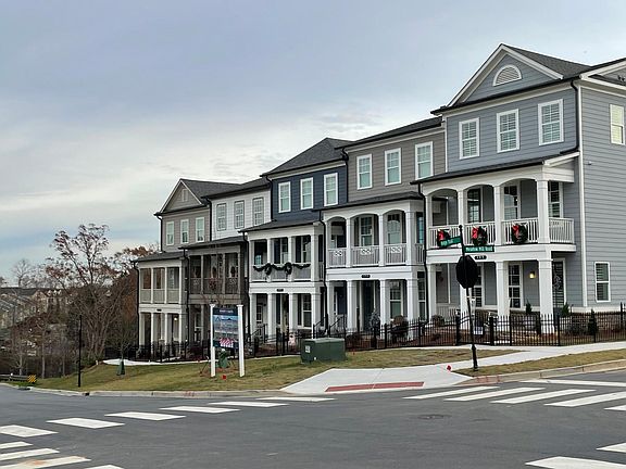 Inwood is a master planned community of single family homes & townhomes located 3/4 mi. from downtown Woodstock. Walk to nearby restaurants, shops, & parks.