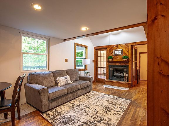 5th image of 165 Windy Knoll Ln
