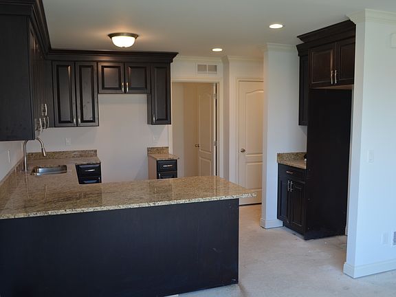 5th image of 14971 Stoney Brook Dr W