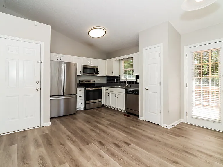124 Hunter Pl — Photo 8