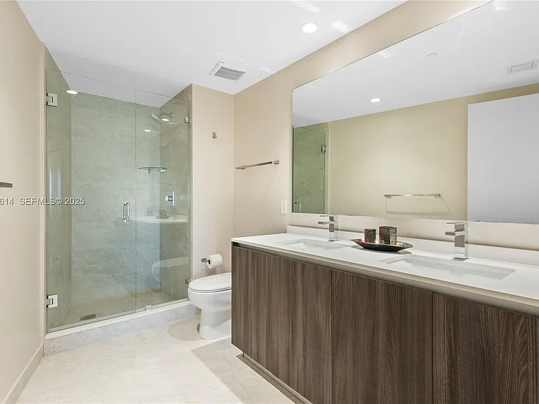 488 NE 18th St #908 — Photo 24