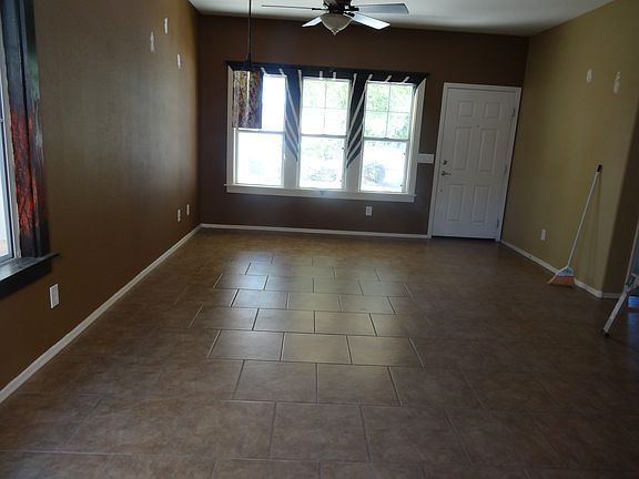 3rd image of 1446 S Blackberry Ln