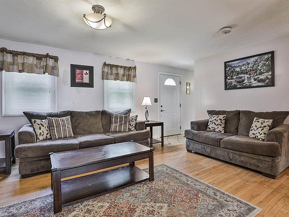 5th image of 38 Copperfield Dr