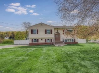 10 Longview Rd, Newton, NJ 07860