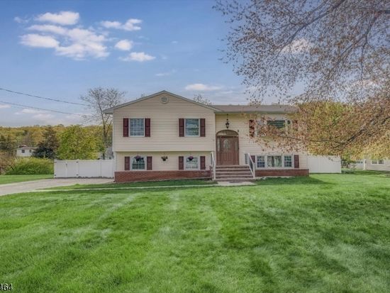 10 Longview Rd, Newton, NJ 07860