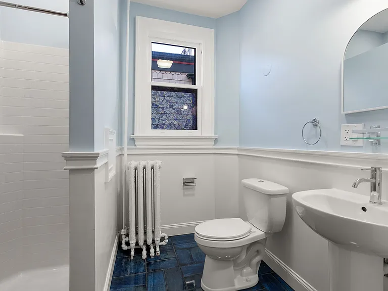 360 Farmington Ave #8 — Photo 3