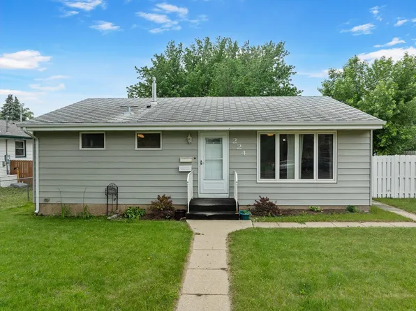 224 19th St SE, Minot, ND 58701