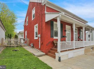 30 S 2nd St, Womelsdorf, PA 19567