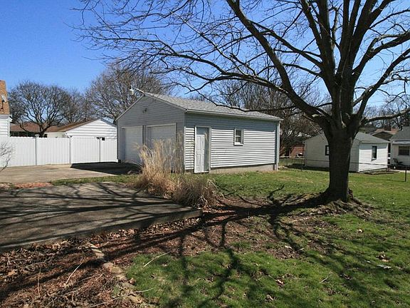 3rd image of 112 E Linwood Ave
