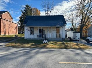 116 S Adams St, Golconda, IL 62938