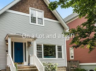 3033 N Kenmore Ave, Chicago, IL 60657
