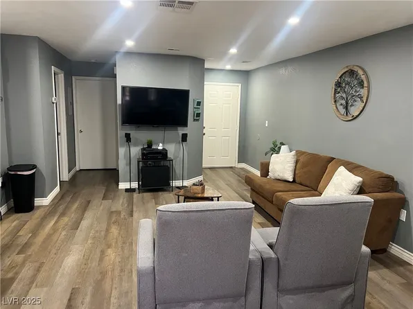 2180 Pinetop Ln Unit 104, Paradise, NV 89119