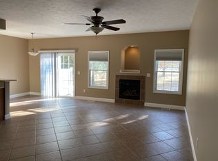 106 Wintergreen Dr, Chatham, IL 62629