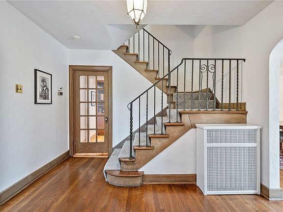 3rd image of 500 Glen Arden Dr
