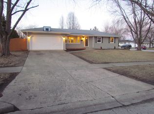 2051 Coral Ave, Aurora, IL 60506