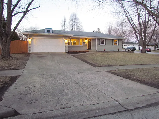 2051 Coral Ave photo 1