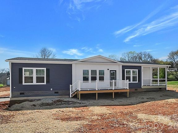 3rd image of 1423 Chatfield Rd