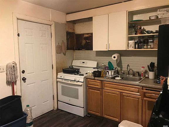 2nd image of 32 Eisenhower Ave