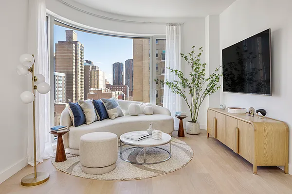 Living room, photo 1