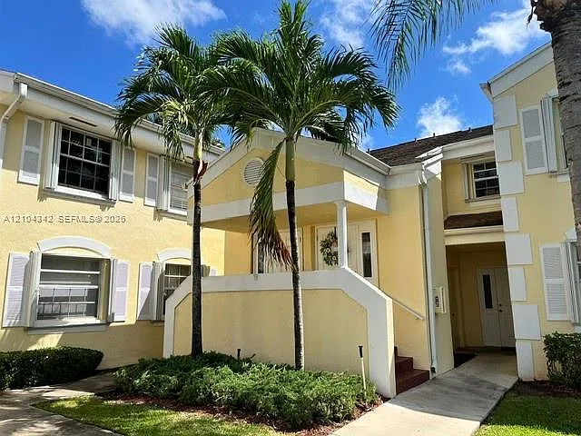 Keys Gate Condo No Two — Photo 1