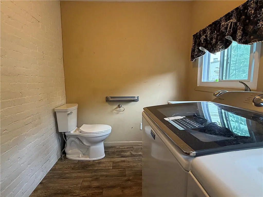 3 bed, 1.5 bath, 3478 sqft, $1,700 — Photo 4
