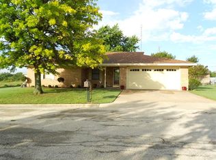 1304 Austin St, Bowie, TX 76230