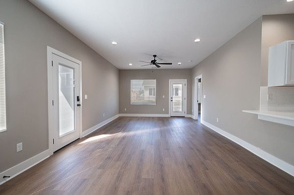 5th image of 2743 S Flightline St #200