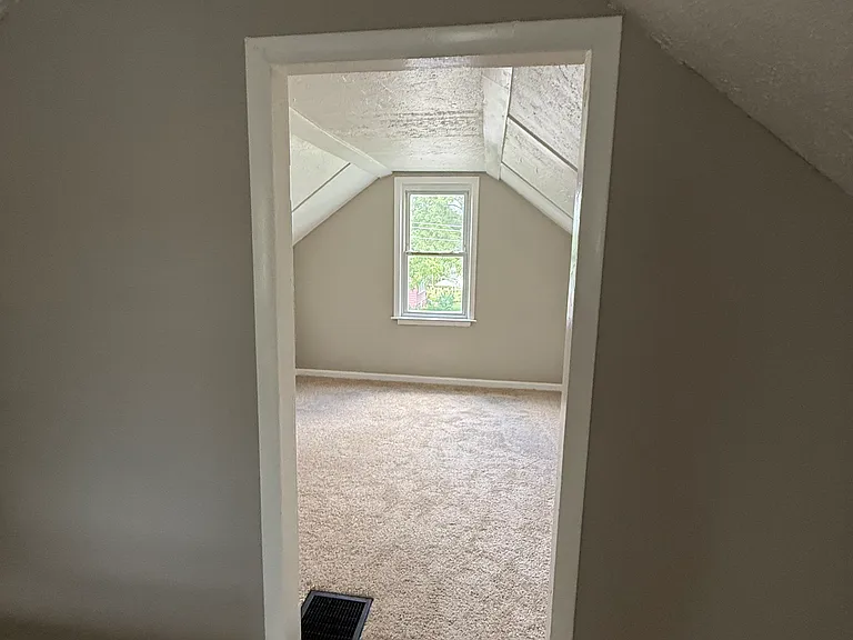 259 S Hague Ave — Photo 9