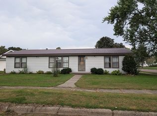 202 E Benton St, Le Roy, MN 55951