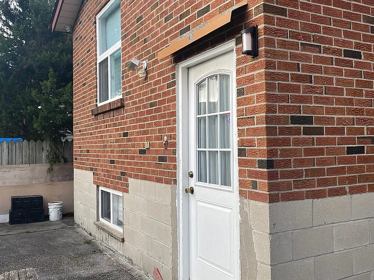 169 Westmount Ave #BASEMENT — Photo 3