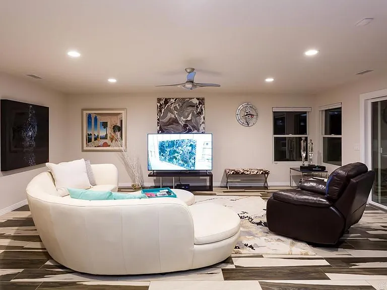 812 Crest Dr — Photo 18