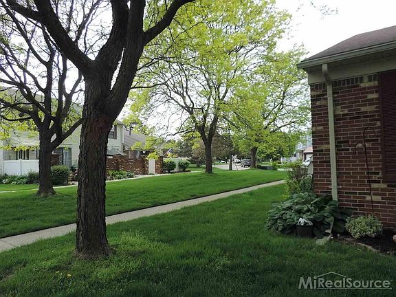 3rd image of 38864 Golfview Dr E