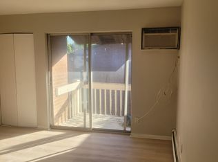 2222 W Nichols Rd #E, Arlington Heights, IL 60004