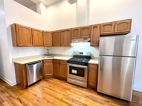 2nd image of 224 Sackett St APT 1L
