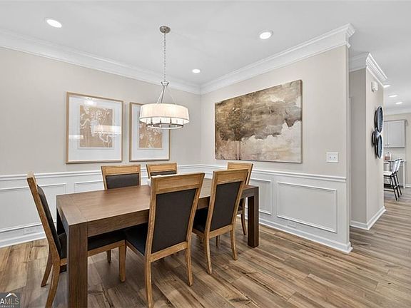 3rd image of 102 Roy Dr