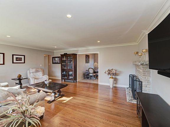 5th image of 6 Meadowood Dr