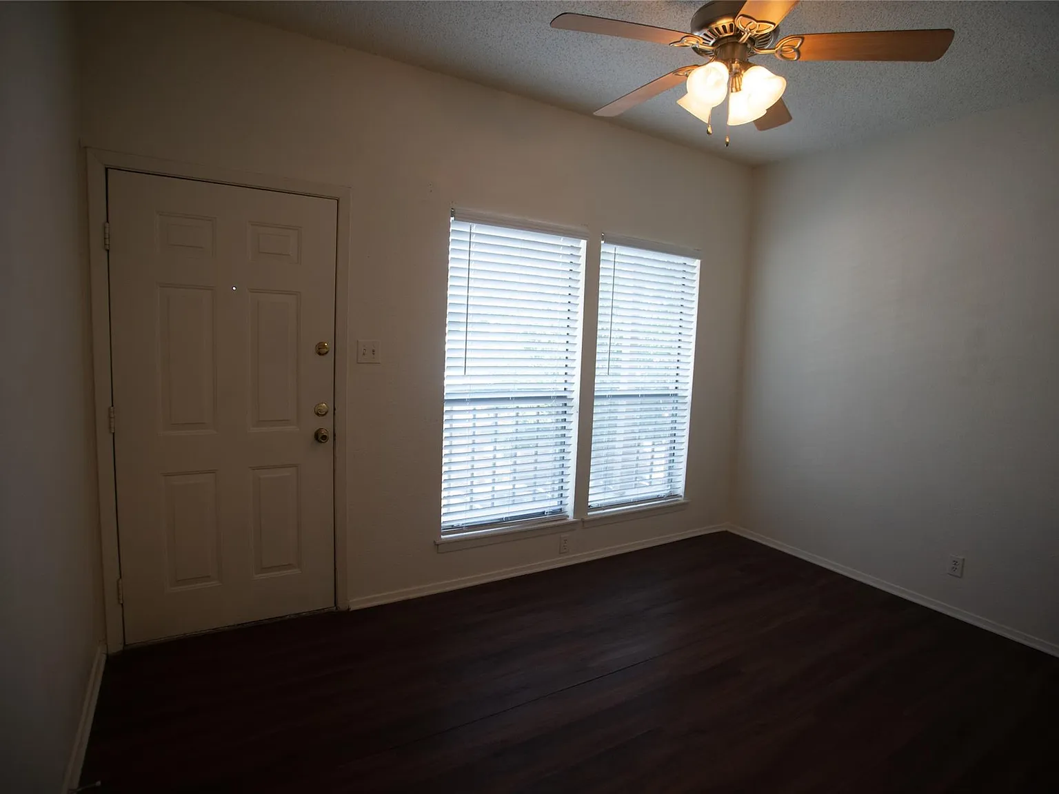 1 bed, 1.0 bath, 394 sqft, $950 — Photo 2
