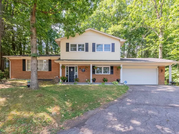 1265 Chestnut Dr, Christiansburg, VA 24073