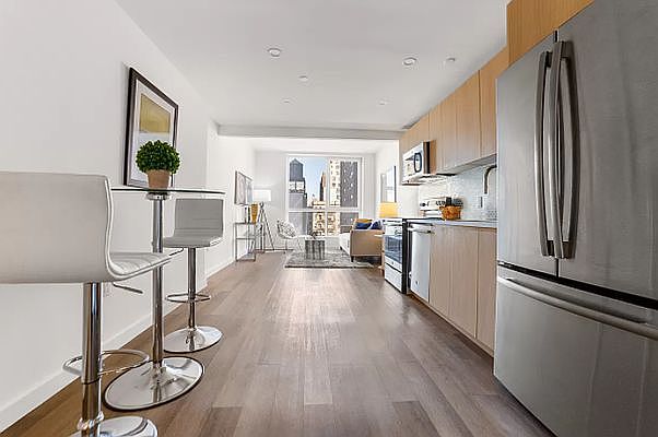 1st image of 814 Amsterdam Ave #5GG