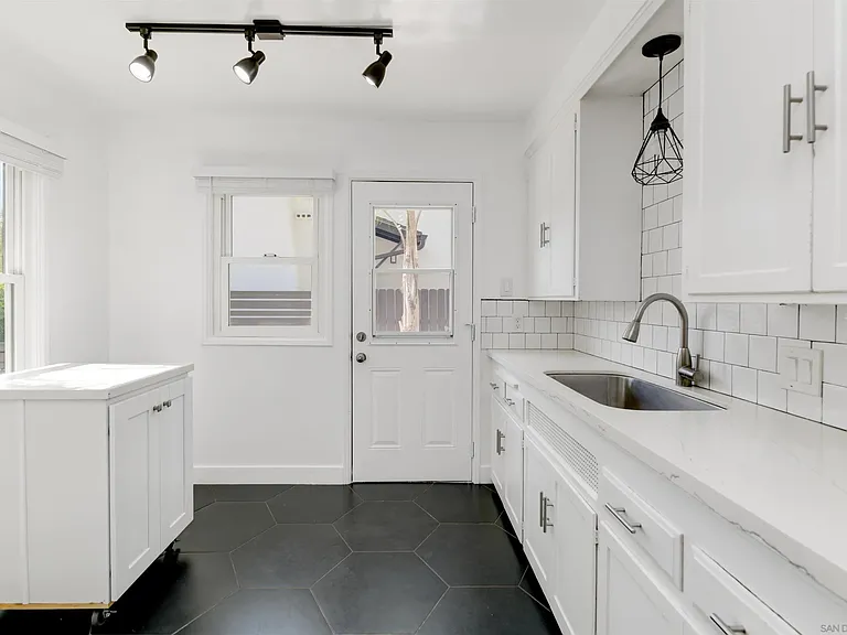 4774 College Ave — Photo 10