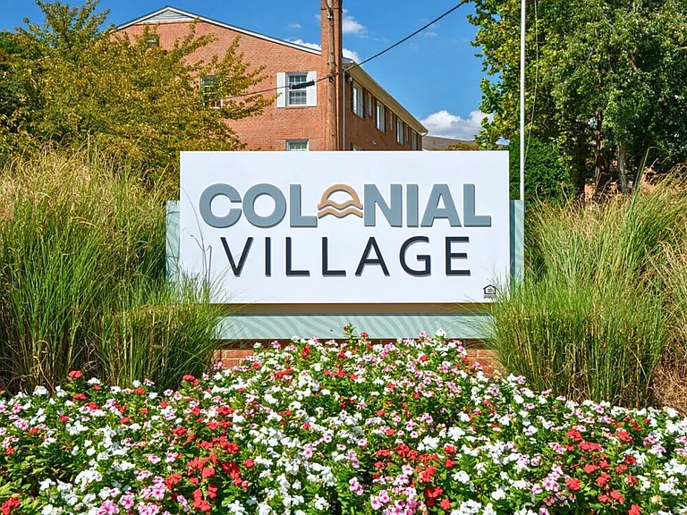 Colonial Village Apartments — Photo 18