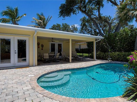 4th image of 724 Shore Dr