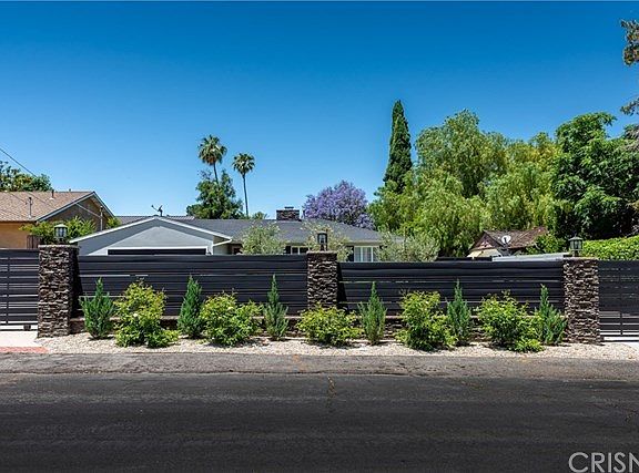 2nd image of 5843 Oakdale Ave