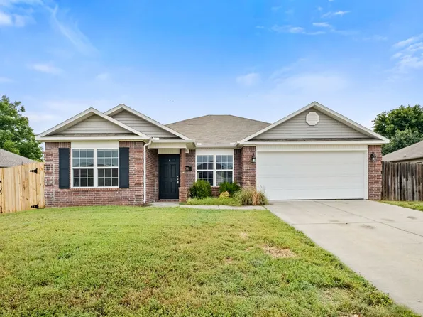 1388 S Spritz Dr, Fayetteville, AR 72701