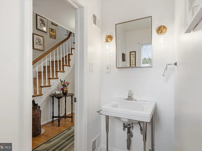 108 Oakmont Ct NE — Photo 4