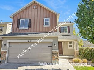 1047 W Stonehaven Dr, North Salt Lake, UT 84054