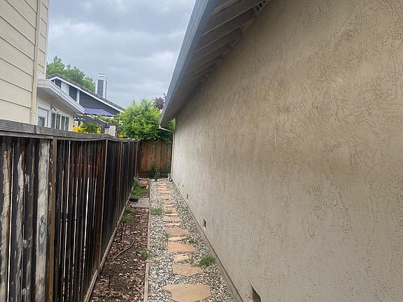 5th image of 2825 Whitney Dr