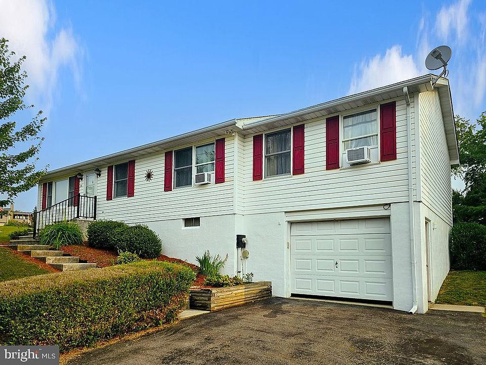 1st image of 20 Rickey Dr